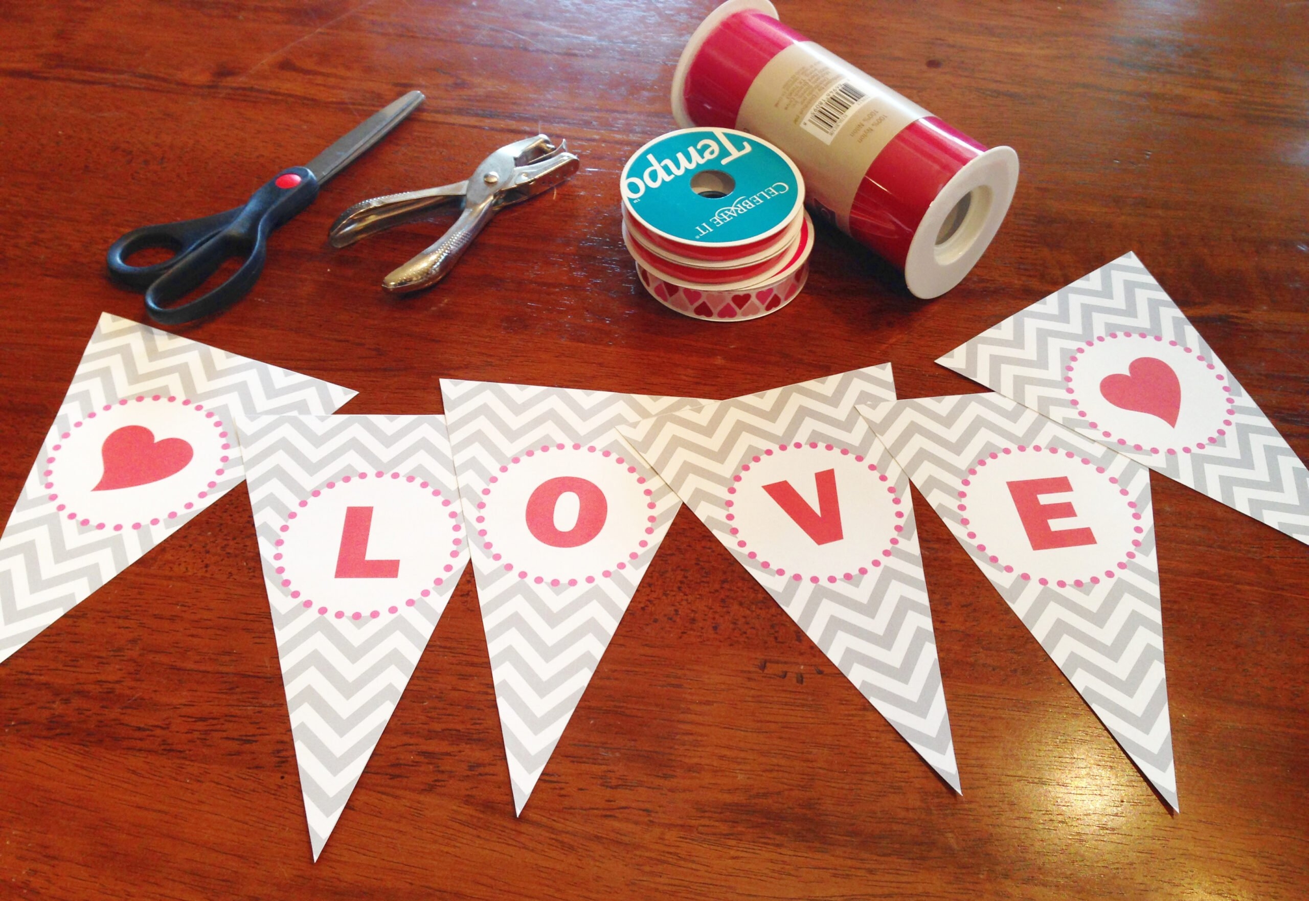 DIY Valentine s Love Banner